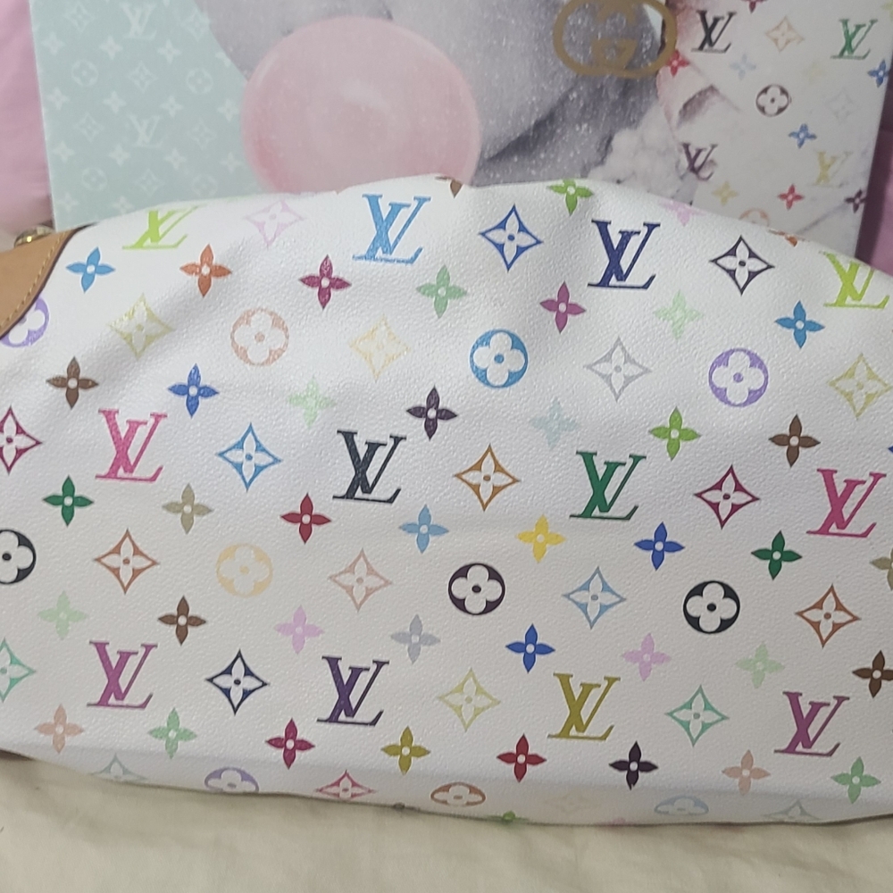 Louis Vuitton Ursula GM - Picture 11 of 15